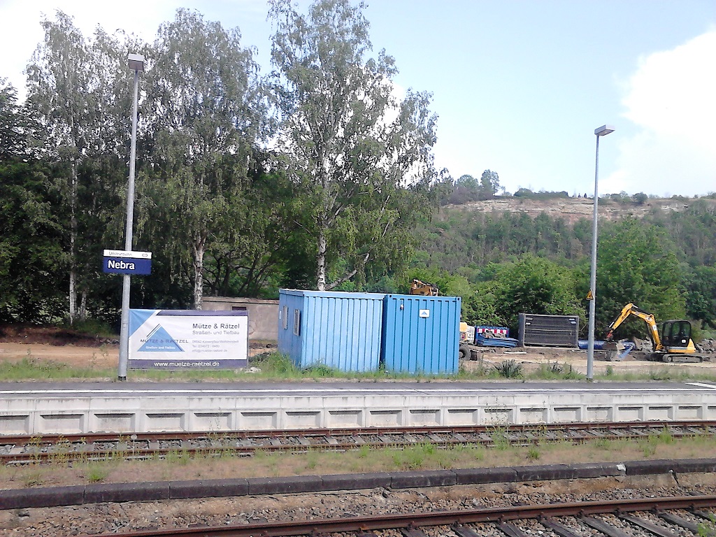 Im Juni 2020 wurde am Bahnhof Nebra mit dem Bau einer Bahn-Bus-Schnittstelle begonnen, f�r die sich auch die IG Unstrutbahn eingesetzt hat; 13.06.2020 (Foto: Thomas M�ller)