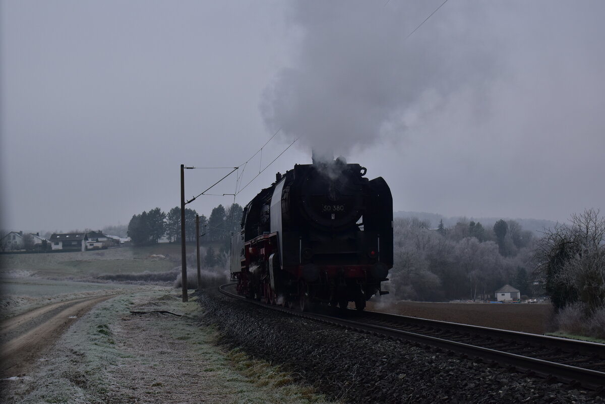 Im  Nachschuß ist 50 380 in Thüringen zu sehen. 28.12.24 