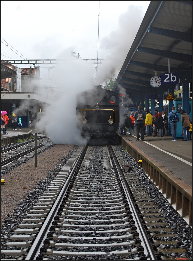 Immer zur vollen Stunde ist dieser Fotostandort mglich, dann ist der bergang zum IR nach Biel an Gleis 3 geffnet. Im Mai 2010 gab es da einen besonderen Gast zu Besuch daheim in Konstanz, die Ec 3/5 der Mittelthurgaubahn. 