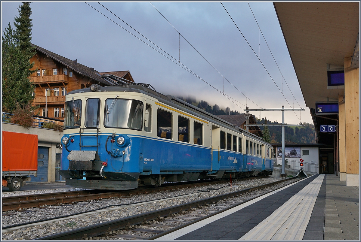 In augenscheinlich recht gutem Zustand steht der MOB ABDe 8/8 4001 SUISSE in Zweisimmen. 
22. Okt. 2019