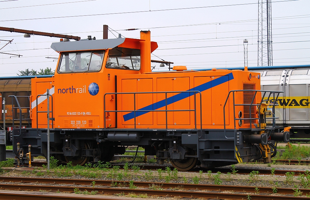 In Kiel aufgearbeitet von nothrail übernommen und an den Railservice Erik Jessen vermietet steht die 322 123-9(ex DSB MK 604, MaK G322B)seit einigen Tagen in Padborg/DK abgestellt. 01.06.2013