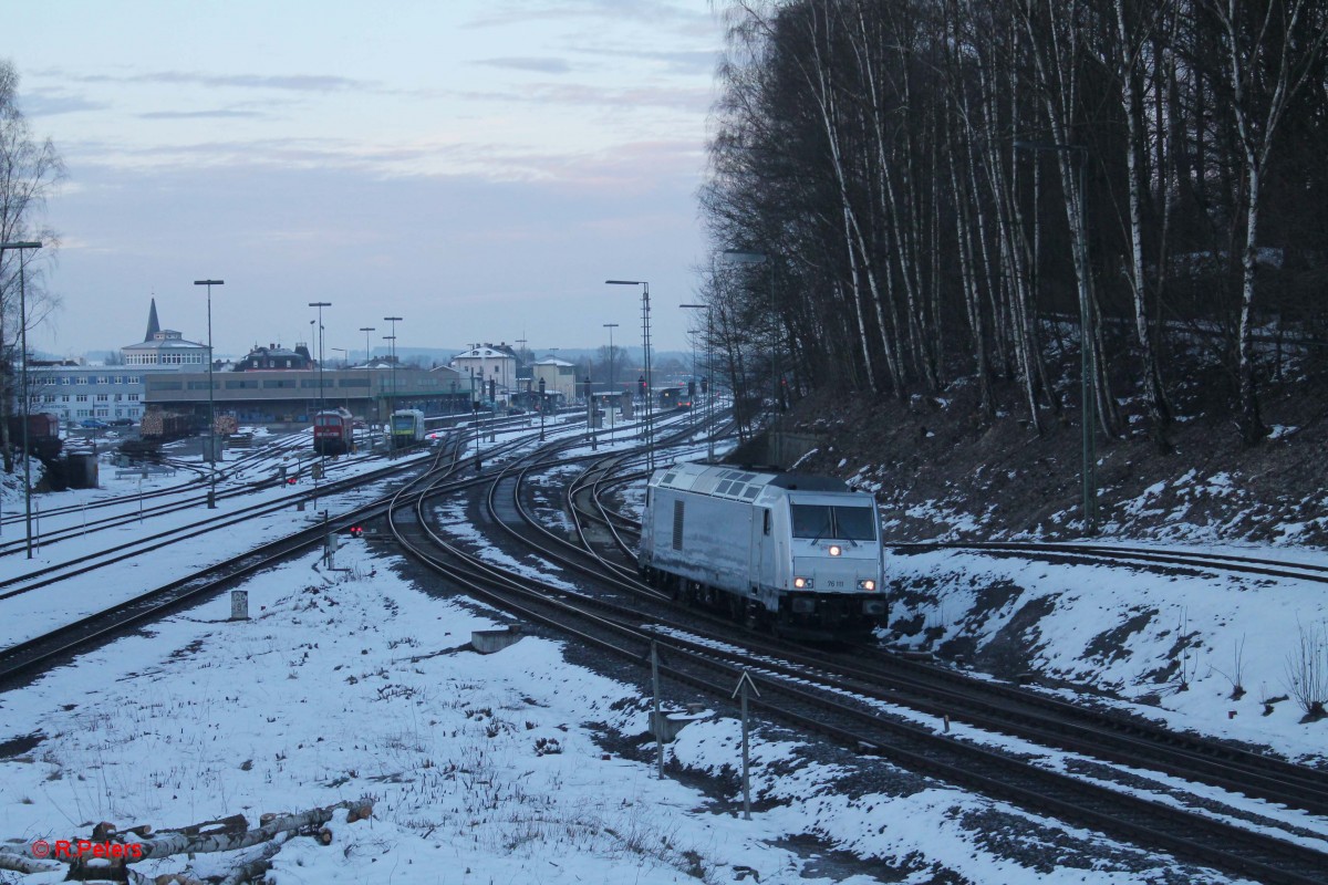 In Marktredwitz angekommen heisstes Kopfmachen, Abkoppeln, umfahren und ans Andere Ende des Zuges setzen um dann Richtung Hof weiter fahren zu können. 76 111 beim umsetzen. 21.02.15