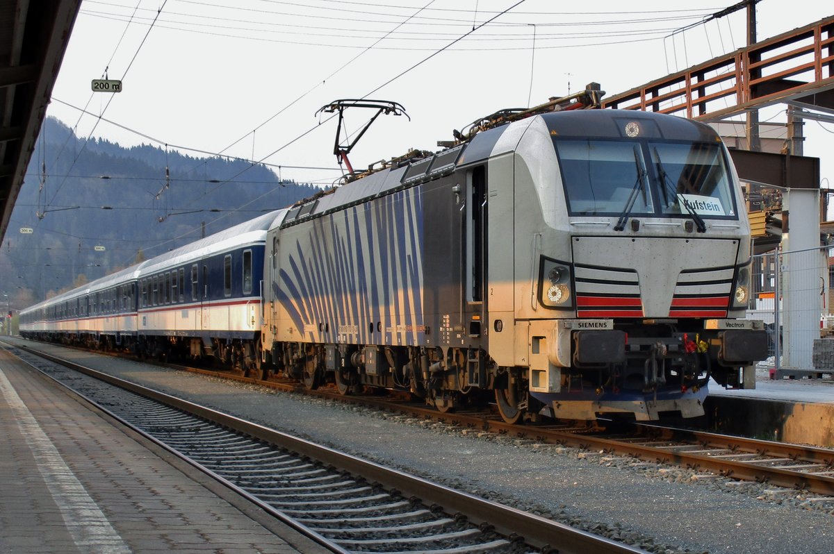 In Meridian-Dienst trefft Lokomotion 193 772 am 3 April 2017 in Kufstein ein.