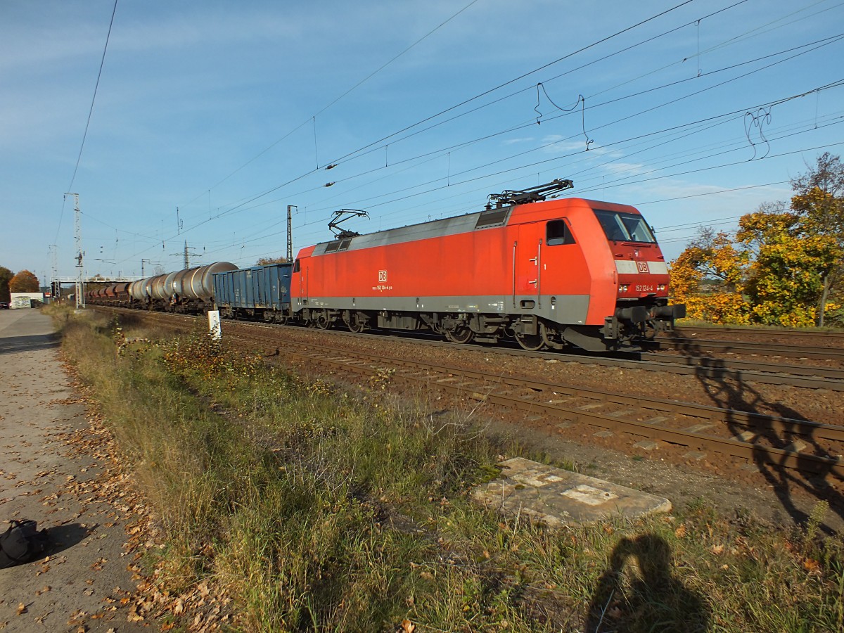 In nur etwas mehr als 1,5 Stunden hat 152 124 es geschafft, den einen Gterzug in Seddin abzustellen, den nchsten aufzunehmen und wieder in Richtung Osten zu fahren. Sportlich. Saarmund, 22.10.13