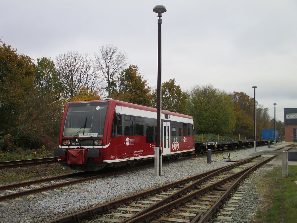 In der Putbuser Ecke stand,am 01.November 2024,der  kleine  HANS 672 908.