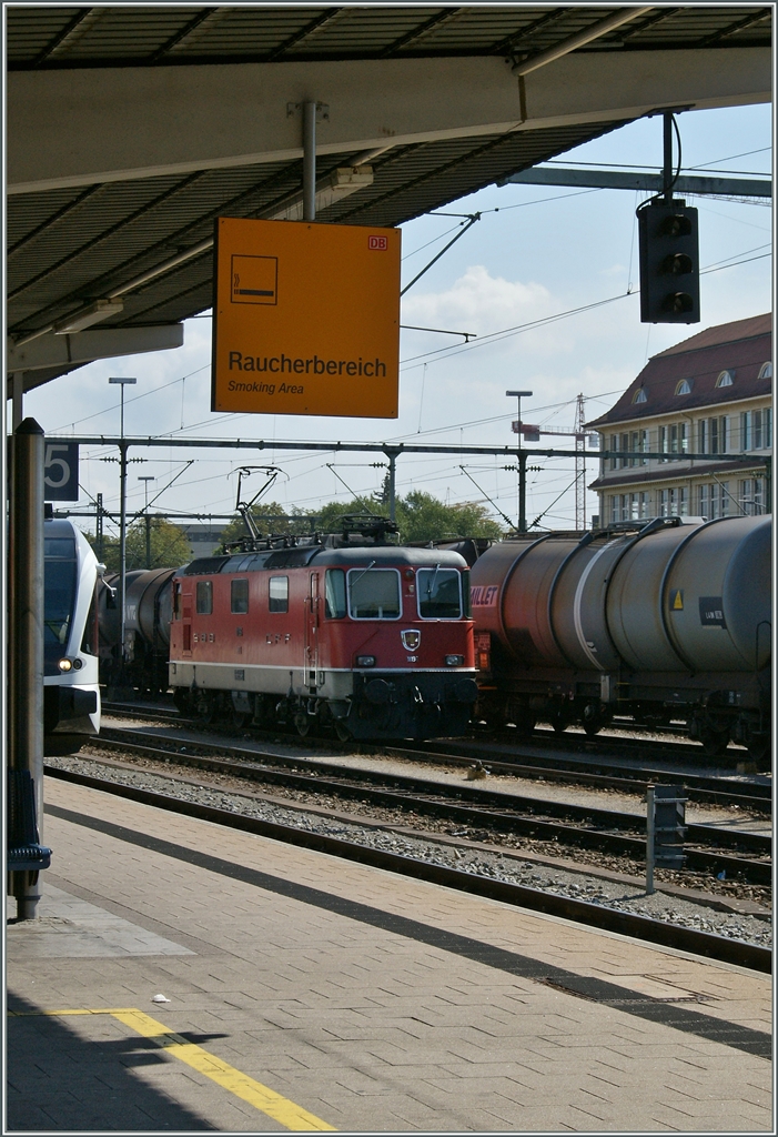 In Singen wartet eine SBB Re 4/4 II auf neuen Aufgaben.
2. Aug. 2015