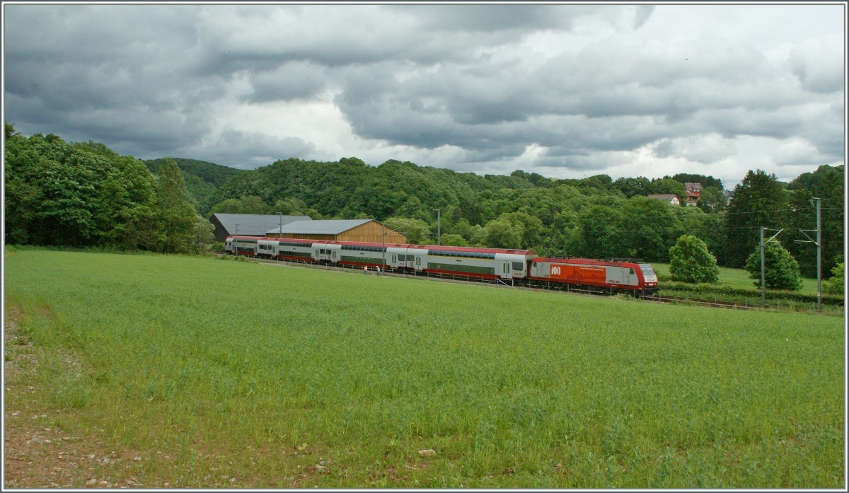 In der weiteren Umgebung von Ettelbrck fhrt die CFL 4020 Richtung Luxemboug. 
15. Juni 2013