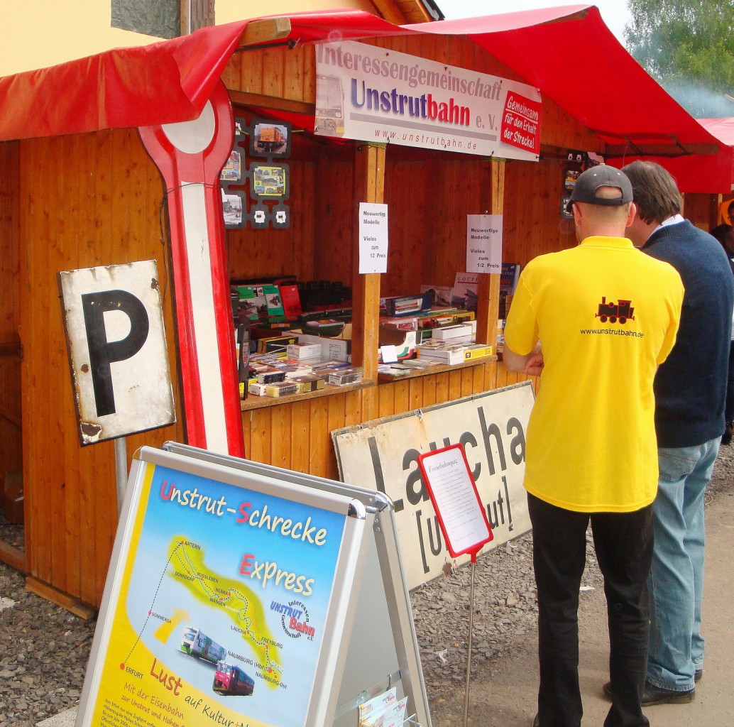 Infostand der IG Unstrutbahn e.V. w�hrernd der 100 Jahrfeier der Finnebahn, am 01.05.2014 in Bachra. (Foto: G�nther G�bel)