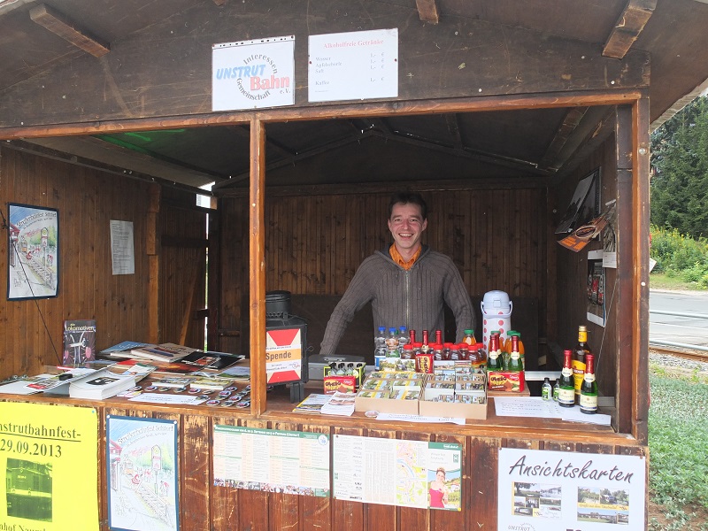 Infostand unserer IG zum Winzerfest, am 08.09.2013 am neuen Haltepunkt in Freyburg. (Foto: G�nther G�bel)