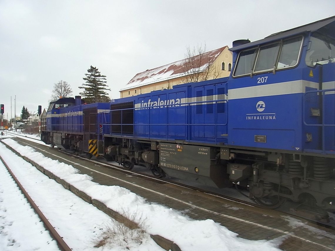 InfraLeuna 206 + 207 mit Kesselwagen Richtung Teuchern, am 27.01.2014 in Thei�en. (Foto: Ralf Kuke)