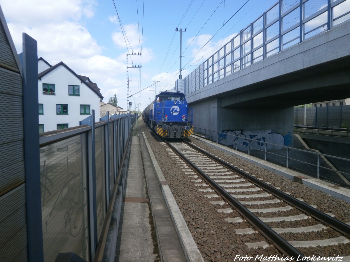 InfraLeuna 211 am Ende des Gterzugs in Halle-Ammendorf am 13.5.15