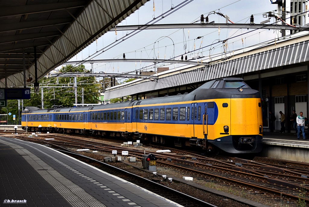 intercity-triebwagen der reihe ICM,bei der eifahrt zum bahnhof venlo,20.09.16