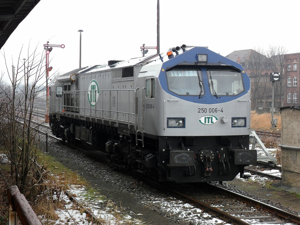 ITL 250 006-4 war am 02.02.2014 abgestellt in Zeitz.