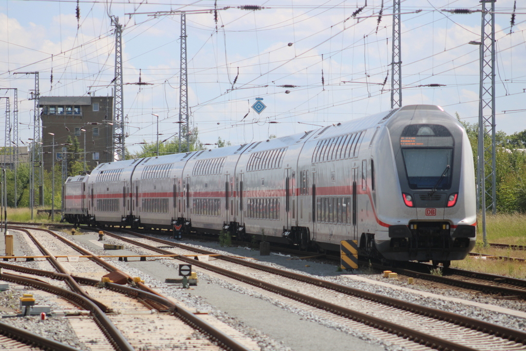 Jaaaaaaaaaa es gibt ihn noch :-)am 10.06.2022 war der IC 2239 von Warnemünde nach Leipzig Hbf als Doppelstock-Zug in Rostock wieder zu Gast 