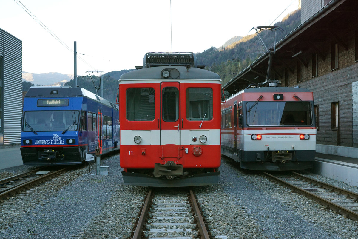 JAHRESRCKBLICK 2018
von Walter Ruetsch
Serie Nr. 5
In Innertkirchen kam es bereits am 15. November 2018 anlsslich einer Testfahrt zum ersten Zusammentreffen mit den MIB Triebzgen Be 2/6 13 ehemals MVR, BDe 4/4 11 ehemals CJ und Be 4/4 8.
