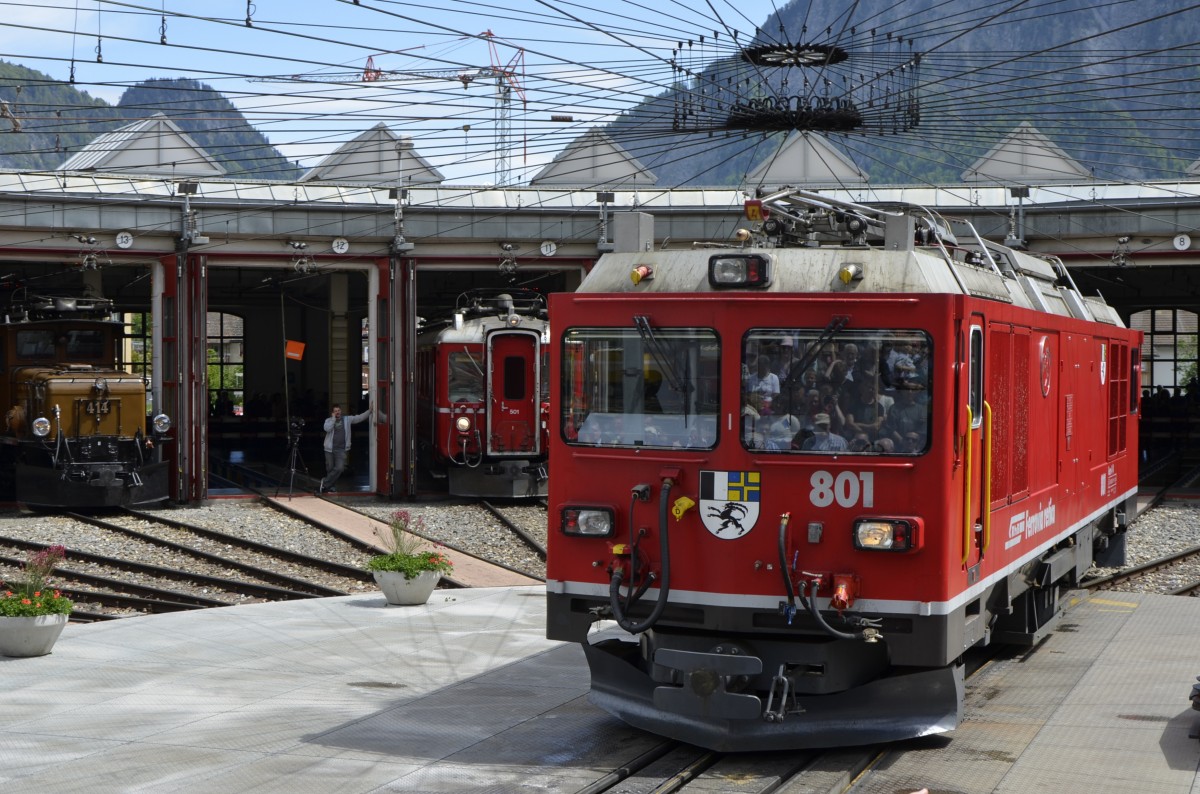 
Jubilum 125 Jahre RhB am 10.05.2014. Lokparade Rotonde in Landquart. Hier Prsentation der Zweikraftlokomotive Gem 4/4 Nr. 801.