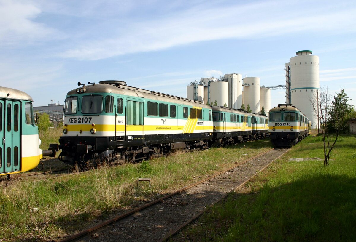 KEG 2107 + 2113 am 13.05.2055 im Zementwerk Karsdorf. (Foto: Michael Uhren)