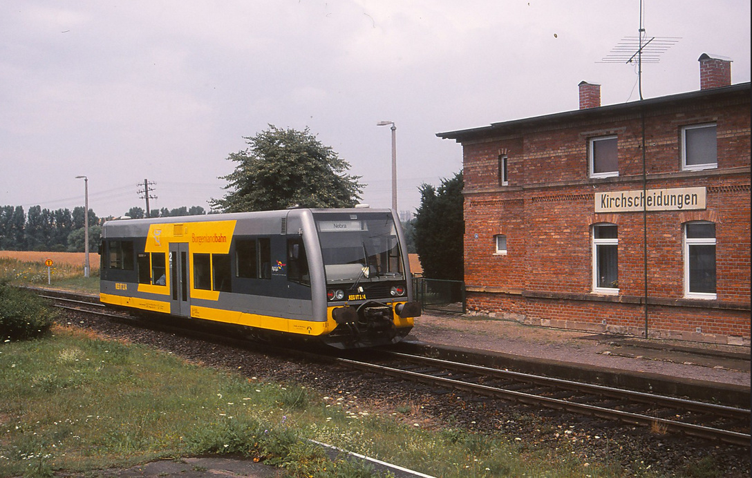 KEG VT 3.14 als RB von Naumburg nach Artern, am 09.07.2003 in Kirchscheidungen. (Foto: Jeoren auf Flickr)