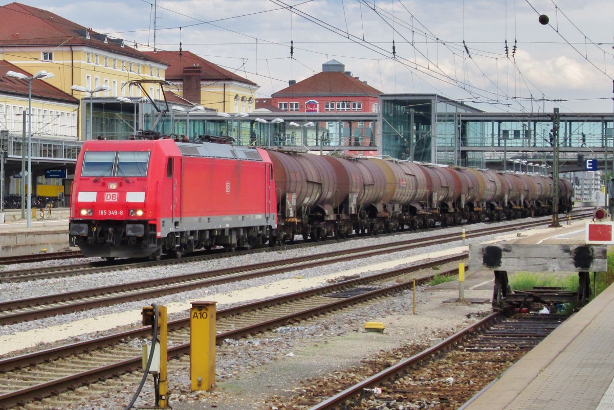 Kesselwagenzug mit 185 349 steht am 17 September 2015 in Regensburg Hbf.