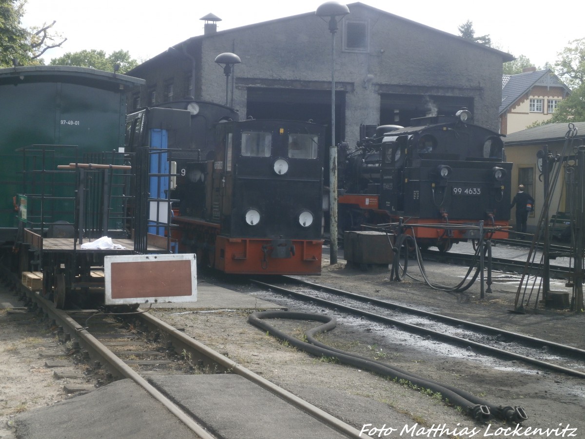 Kf 6003 und 99 4633 im Kleinbahn-BW Putbus am 29.5.15