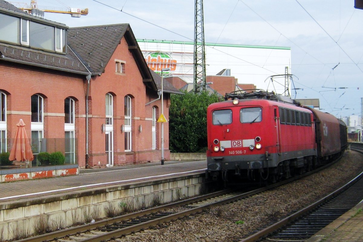 Kohlezug mit 140 506 durchfahrt am 16 September 2011 Völklingen.