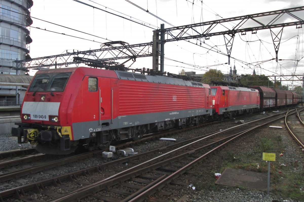 Kohlezug mit 189 040 durchfahrt am 25 Oktober 2015 Amsterdam Centraal.