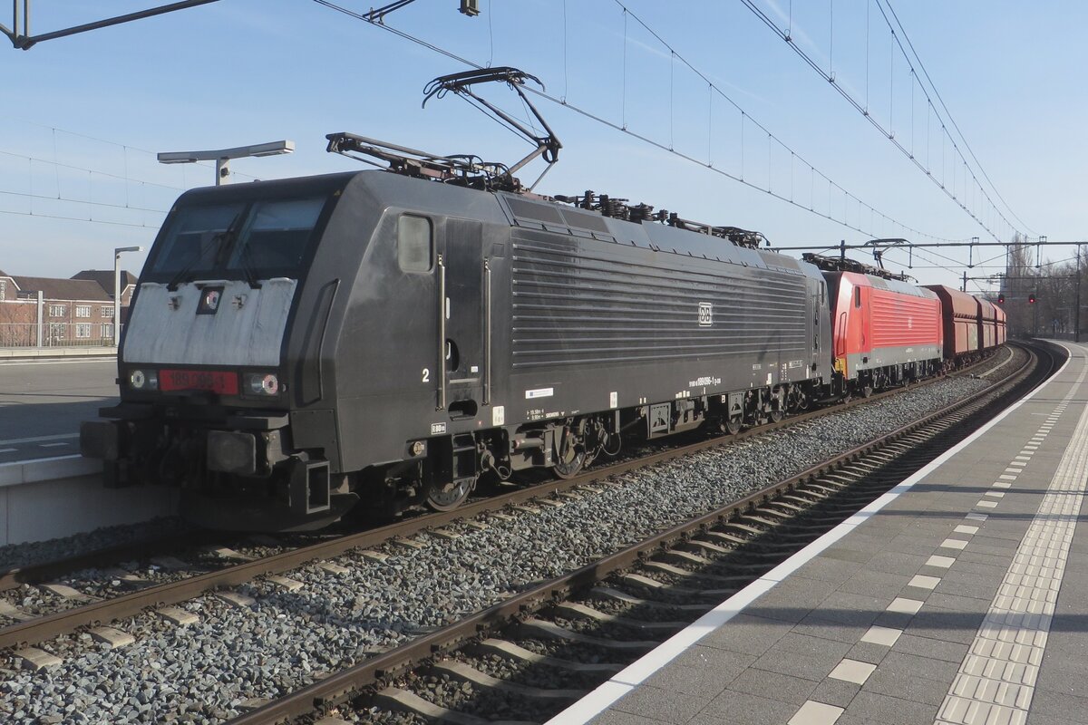 Kohlezug mit 189 096 durchfahrt am 15 Februari 2023 Blerick. 