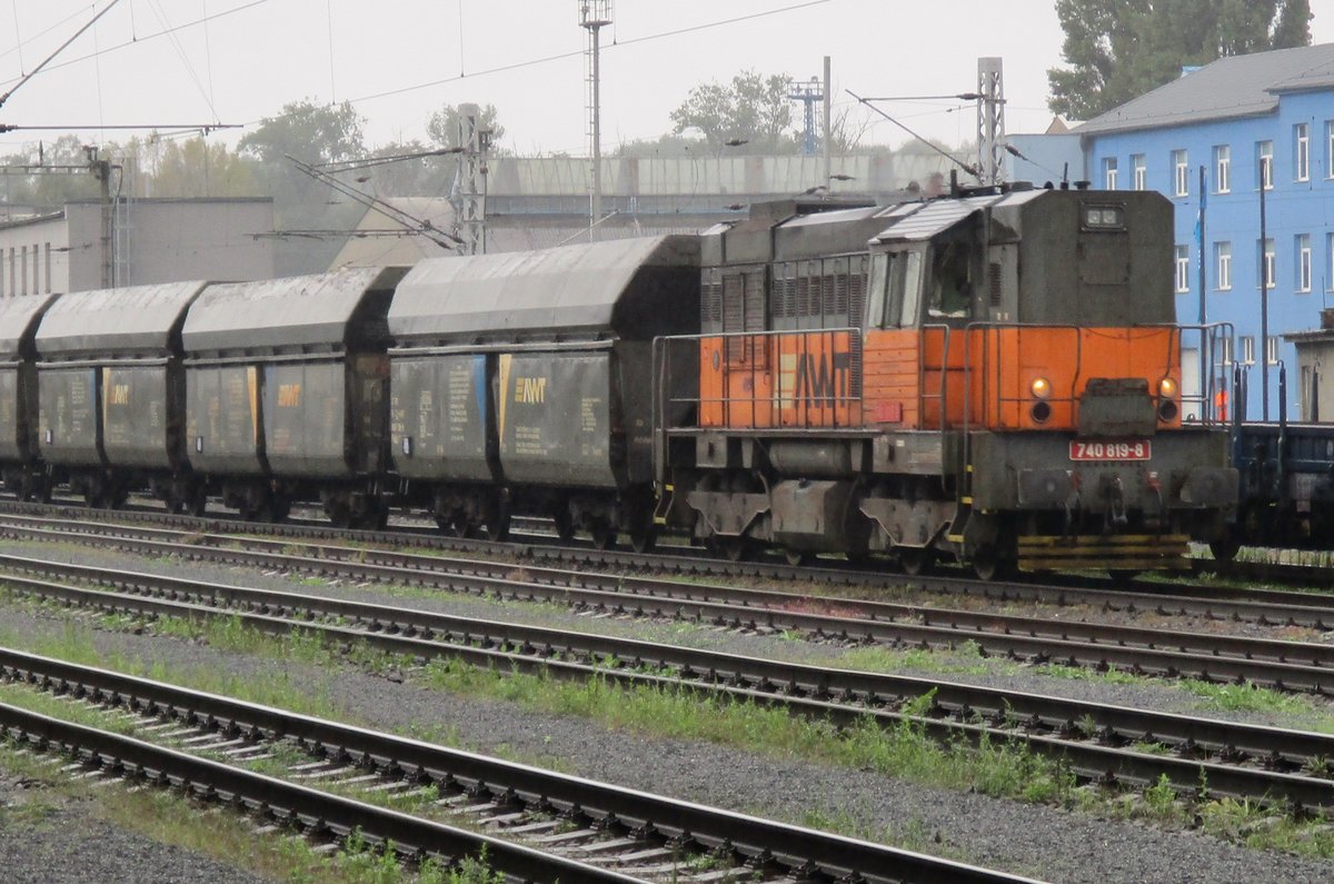 Kohlezug mit 740 819 durchfahrt Ostrava hl.n. am 23 September 2017.