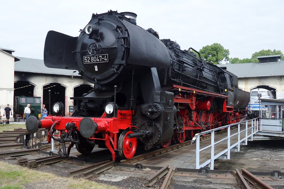 Kriegslok 52 8047 steht am 19 September 2016 auf die Drehscheibe ins Bw Arnstadt. 