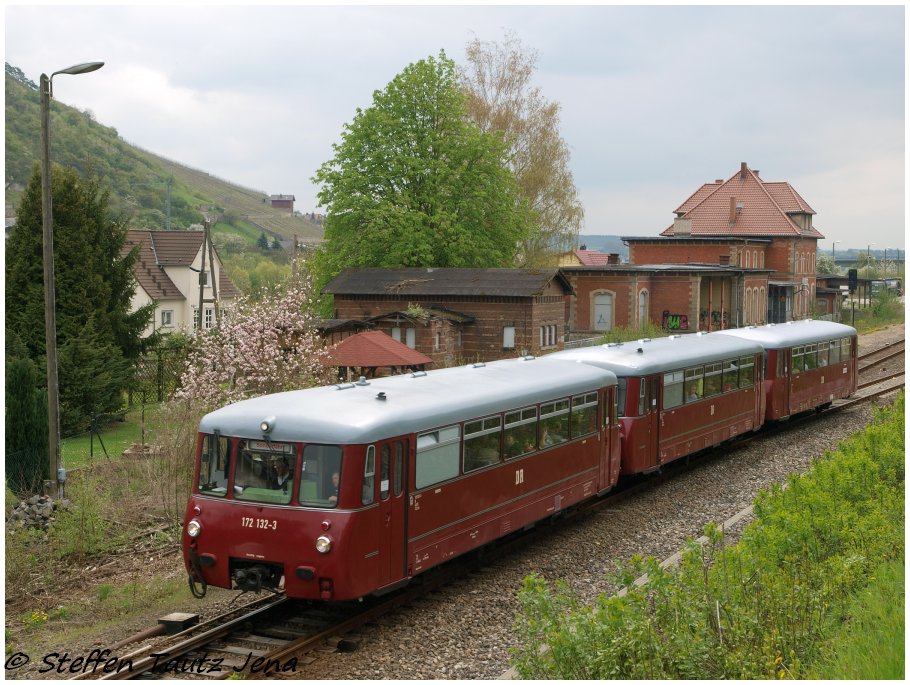 KSR 172 132-3 + 172 171-1 + 172 760-1 als DPE 25045 von Chemnitz Hbf nach Karsdorf, am 01.05.2013 in Freyburg Bbf. (Foto: Steffen Tautz)
