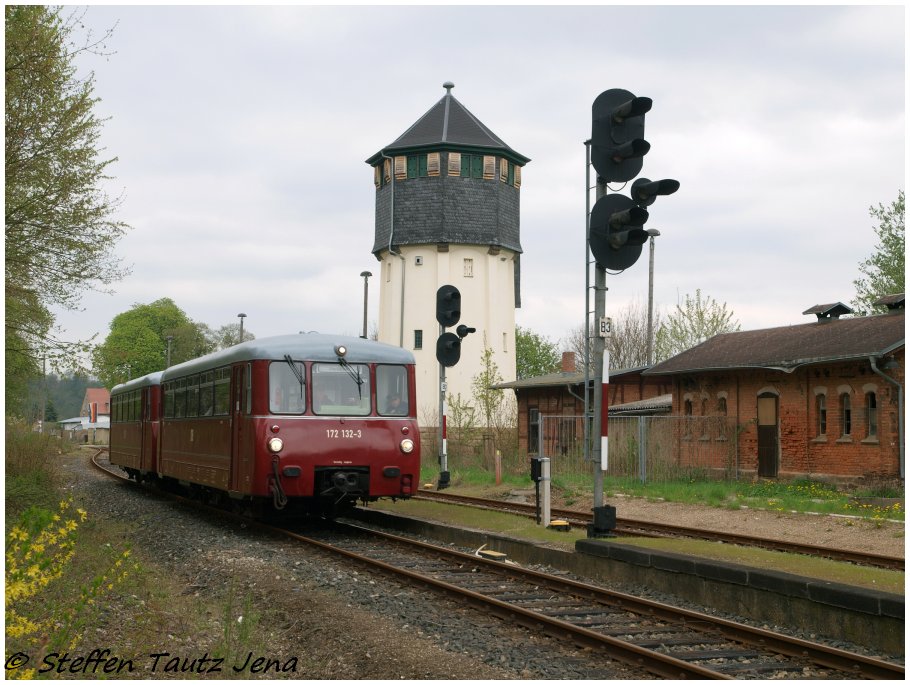 KSR 172 132-3 + 172 171-1 auf Fotosonderfahrt als DLr 25710 aus Karsdorf, am 01.05.2013 bei der Einfahrt in Nebra. (Foto: Steffen Tautz)