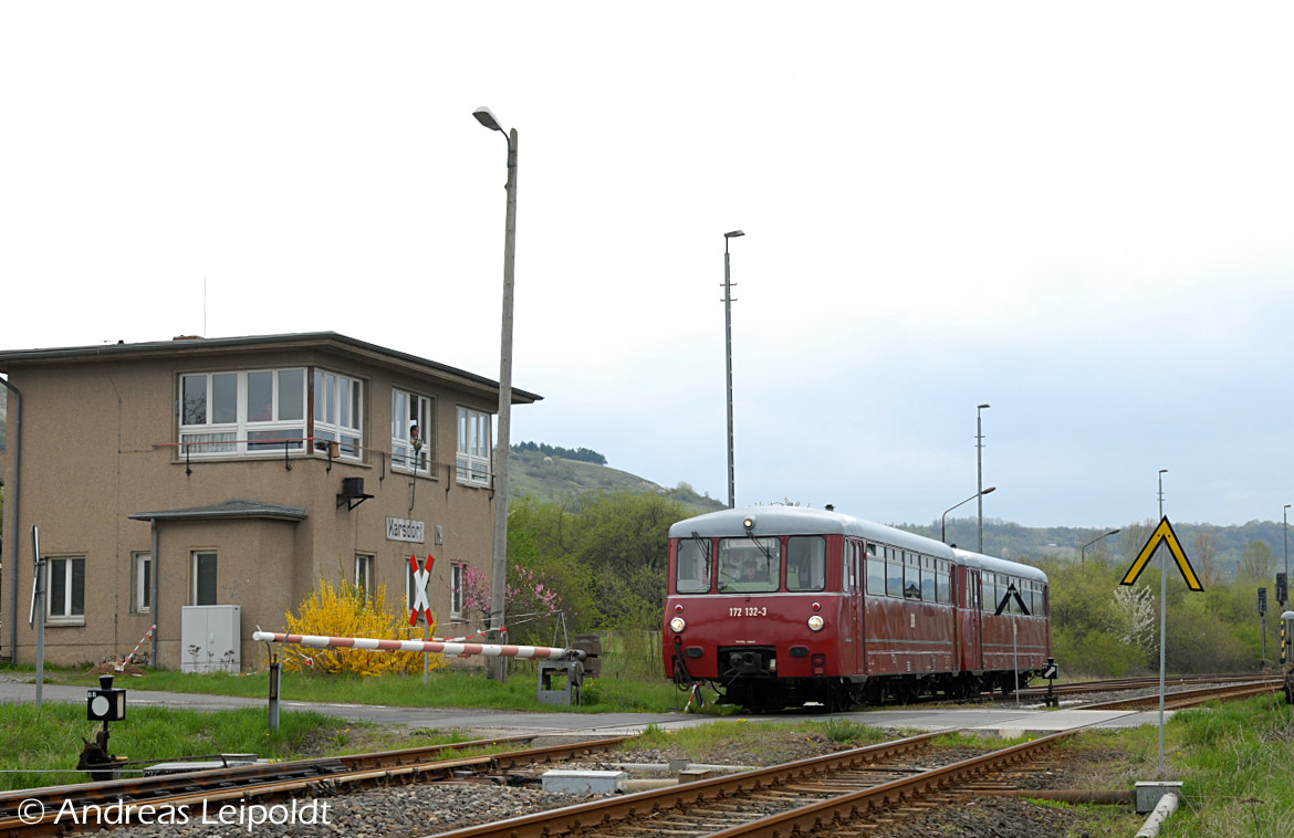 KSR 172 132-3 + 172 171-1 als Fotosonderfahrt DLr 25710 nach Nebra, am 01.05.2013 bei der Ausfahrt in Karsdorf. (Foto: Andreas Leipoldt)