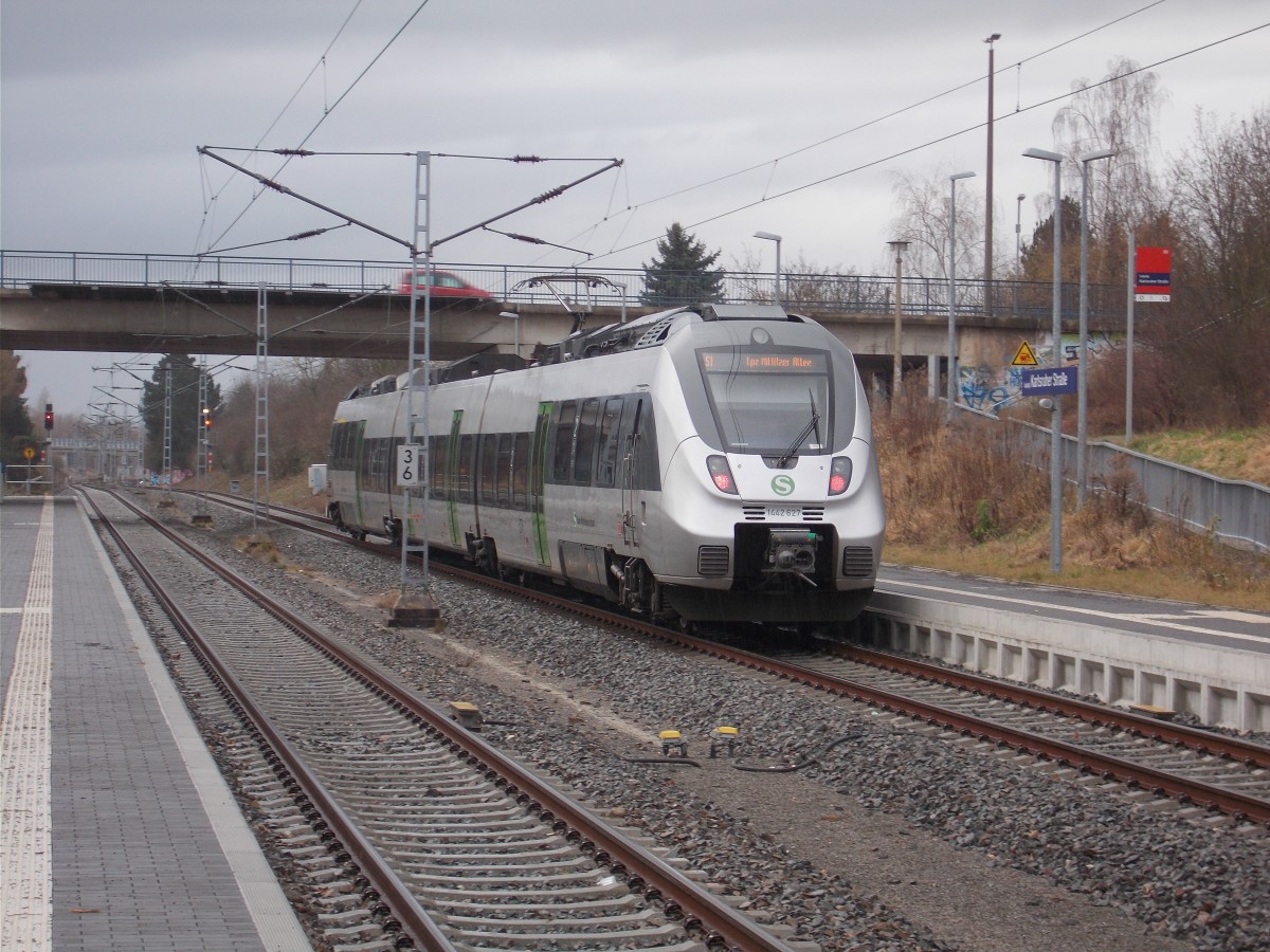 Kurz vor der Endstation Miltizer Allee hielt der 1442 627,am 14.Februar 2016,in Leipzig Karlsruher Straße.