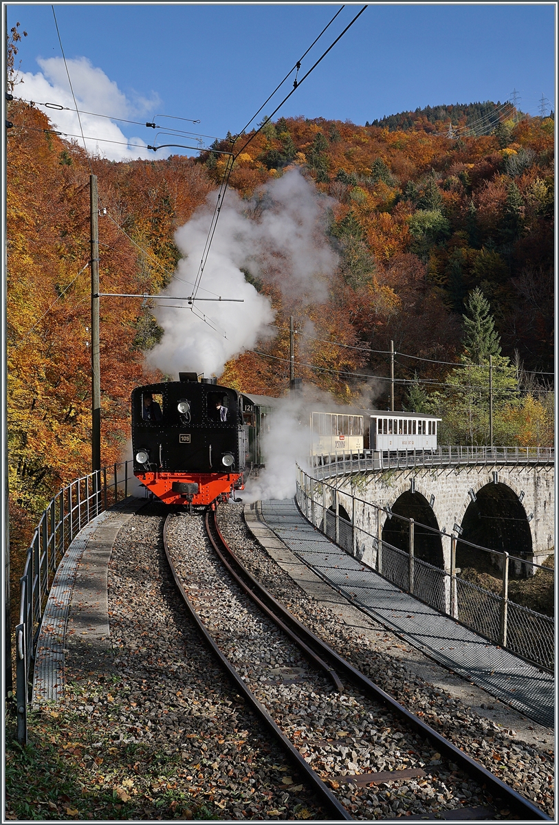  LA DER 2020 du Blonay-Chamby  / Saison Abschluss der Blonay-Chamby Bahn: Mit einem verstärkten Fahrplan und viel Dampf wird vor dem  Winterschlaf  (bzw. Arbeit im Dépôt Chaulin) nochmals viel Betrieb gemacht. Die G 2x 2/2 N° 105 (Baujahr 1918) der Blonay-Chamby Bahn auf dem Baye de Clarens Viadukt ist auf dem Weg nach Blonay. 

24. Okt. 2020