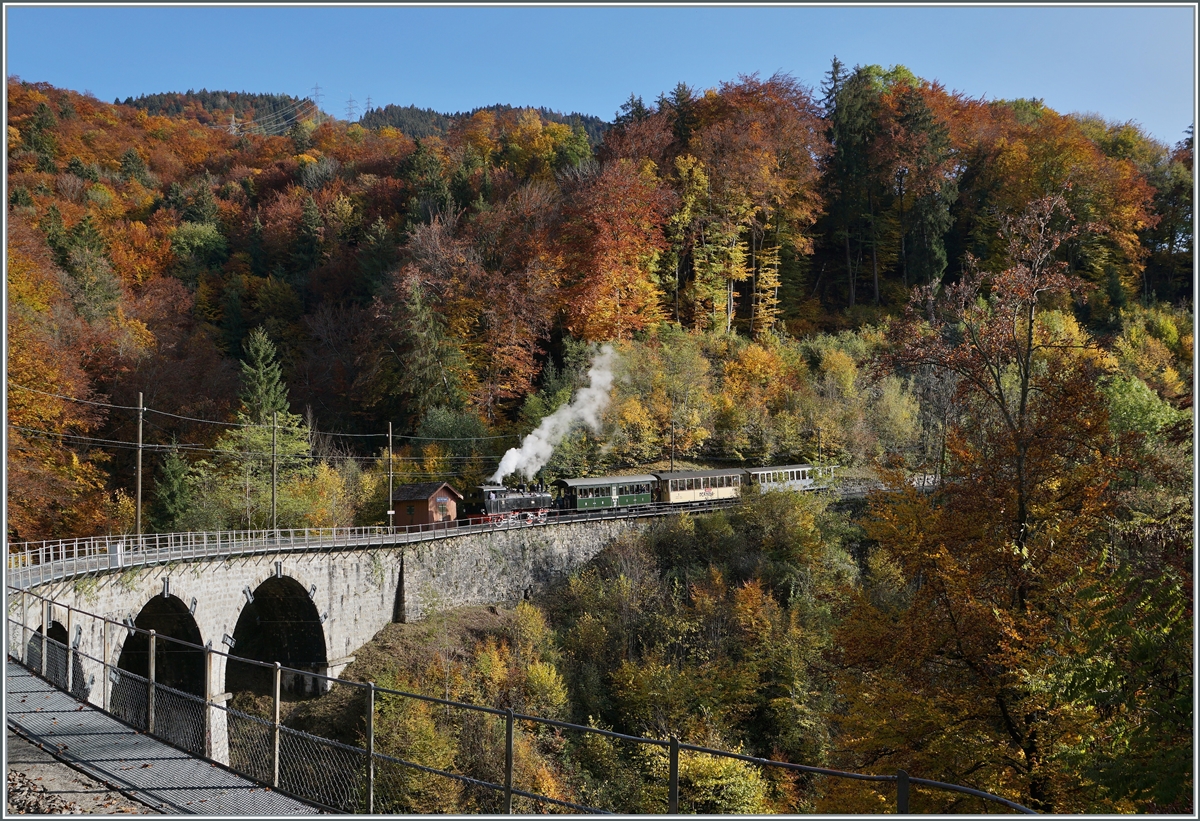  LA DER 2020 du Blonay-Chamby  / Saison Abschluss der Blonay-Chamby Bahn: Mit einem verstärkten Fahrplan und viel Dampf wird vor dem  Winterschlaf  (bzw. Arbeit im Dépôt Chaulin) nochmals viel Betrieb gemacht. Die G 2x 2/2 N° 105 (Baujahr 1918) der Blonay-Chamby Bahn erreicht Vers-chez-Rober kurz vor dem Baye de Clarens Viadukt.

24. Okt. 2020