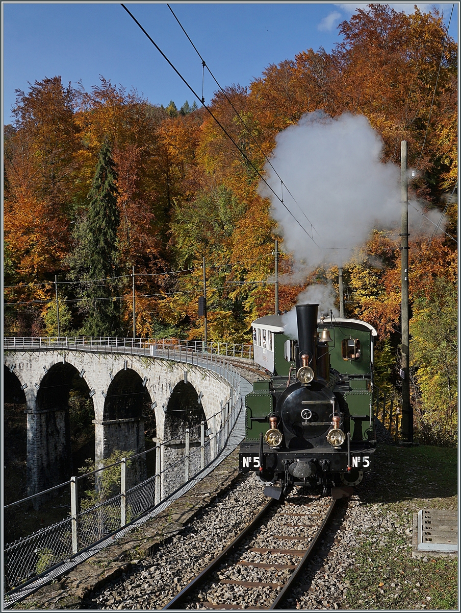  LA DER 2020 du Blonay-Chamby  / Saison Abschluss der Blonay-Chamby Bahn: Mit einem verstärkten Fahrplan und viel Dampf wird vor dem  Winterschlaf  (bzw. Arbeit im Dépôt Chaulin) nochmals viel Betrieb gemacht. Die LEB G 3/3 (Baujahr 1890) der Blonay-Chamby Bahn auf dem Baye de Clarens Viadukt ist auf dem Weg nach Chaulin.

24. Okt. 2020