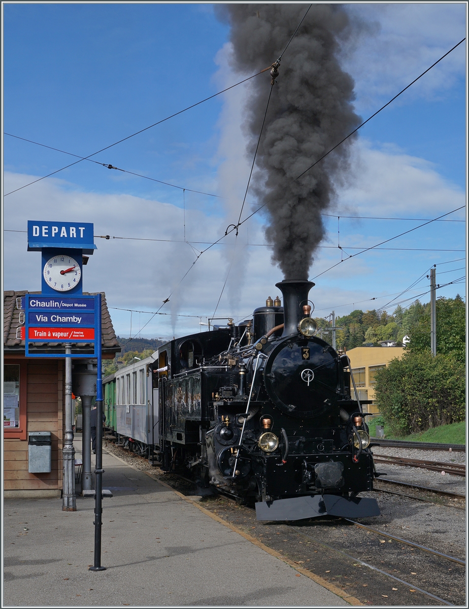 La DER de la Saison! (Saisonabschlussfeier der Blonay-Chamby Bahn 2023) - Kräftig rauchend wartet die BFD HG 3/4 N° 3 der Balona-Chamby Bahn in Blonay auf die Abfahrt.

28. Okt. 2023