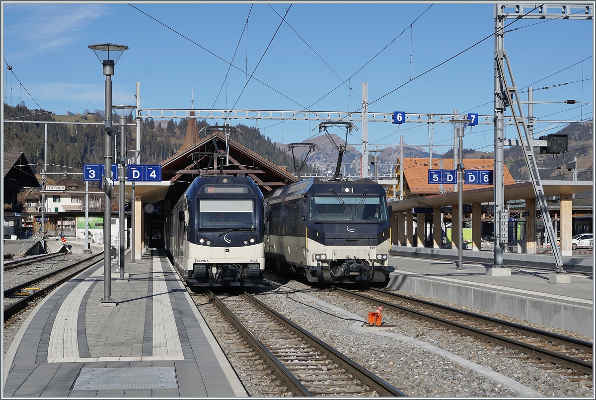 Langsam gewöhnt man sich an die  neue  MOB... 
Der MOB Alpina ABe 4/4 9302 und die MOB Ge 4/4 8004 in Zweisimmen. 

25. Nov. 2020