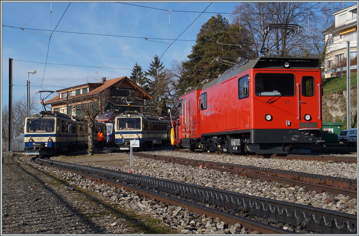  Last mile  in Kleinformat: die Rochers de Naye Hem 2/2 12 Baujahr 2013/Stadler) in Glion.
8. Dez. 2015