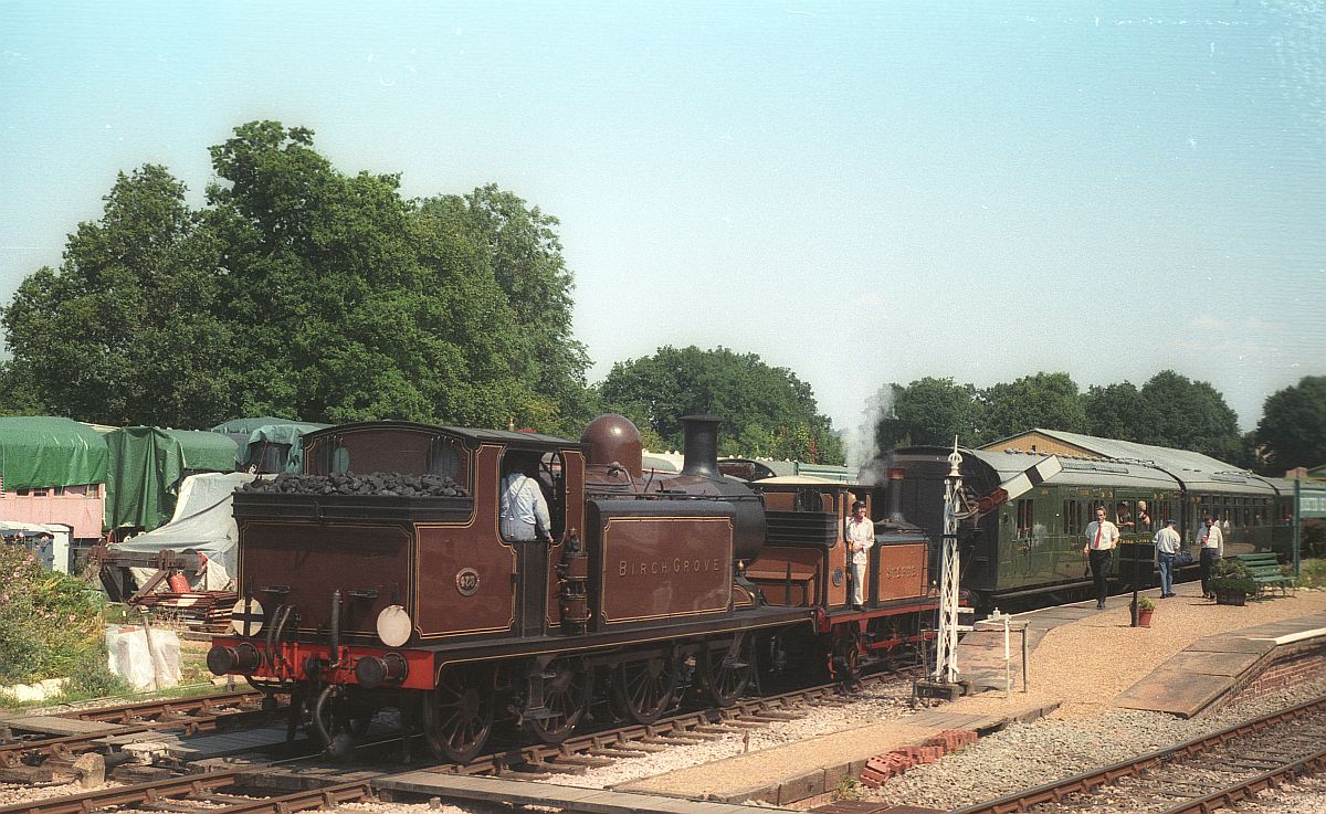 LB&SCR B 473 + STEPNEY 55 (Bj. 1898 + 1875) mit Personenzug Horsted Keynes 24.07.1999