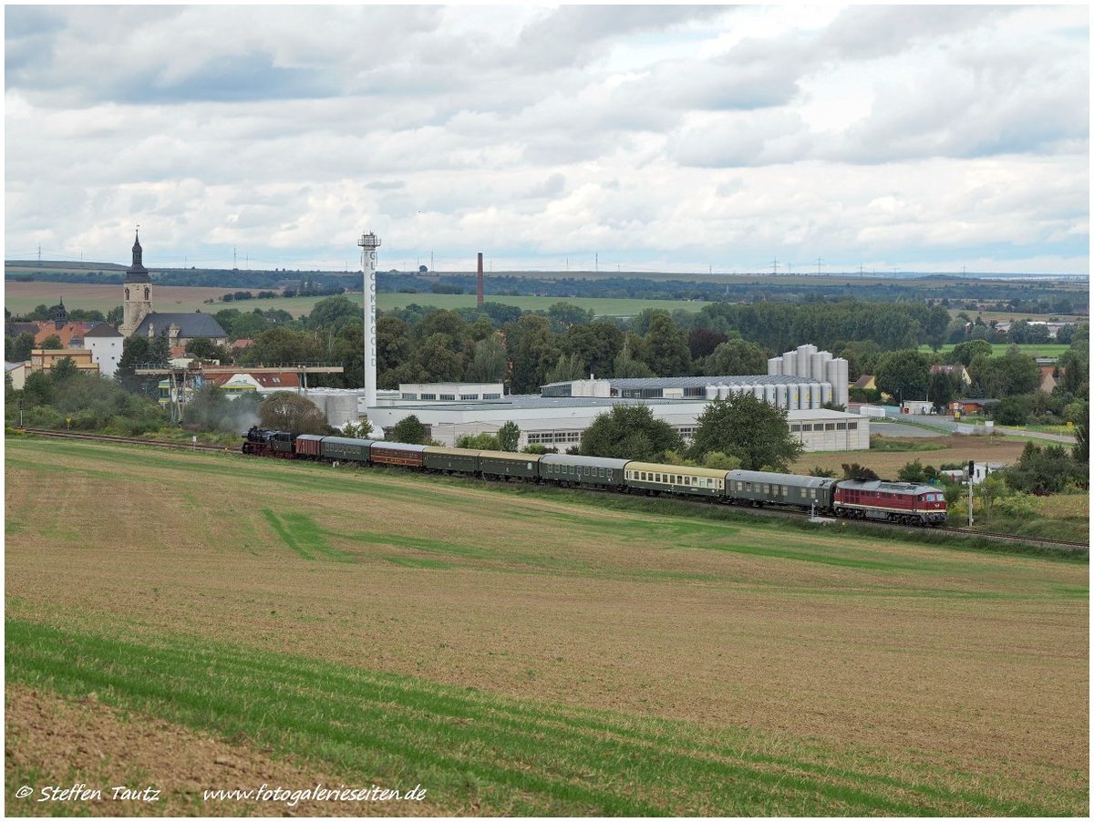 LEG 132 004-3 mit dem DLr 52335 von Karsdorf nach Freyburg, am 09.09.2017 in Laucha. (Foto: Steffen Tautz)