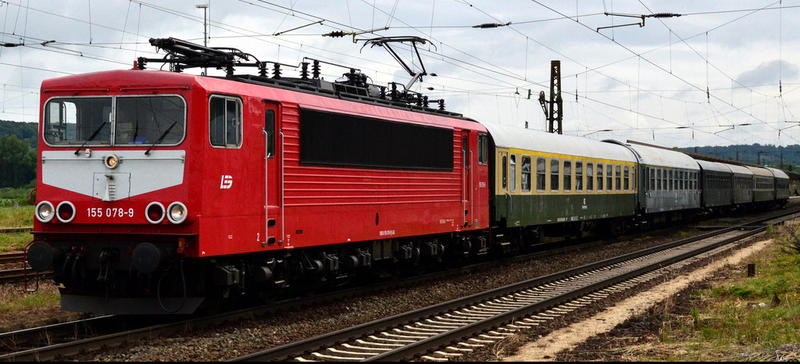 LEG 155 078-9 mit dem DPE 75949  PIKO-Express  von Leipzig-Plagwitz nach Sonneberg (Th�r) Hbf, am 20.06.2015 in Naumburg Hbf. (Foto: Thomas Fritzsche)