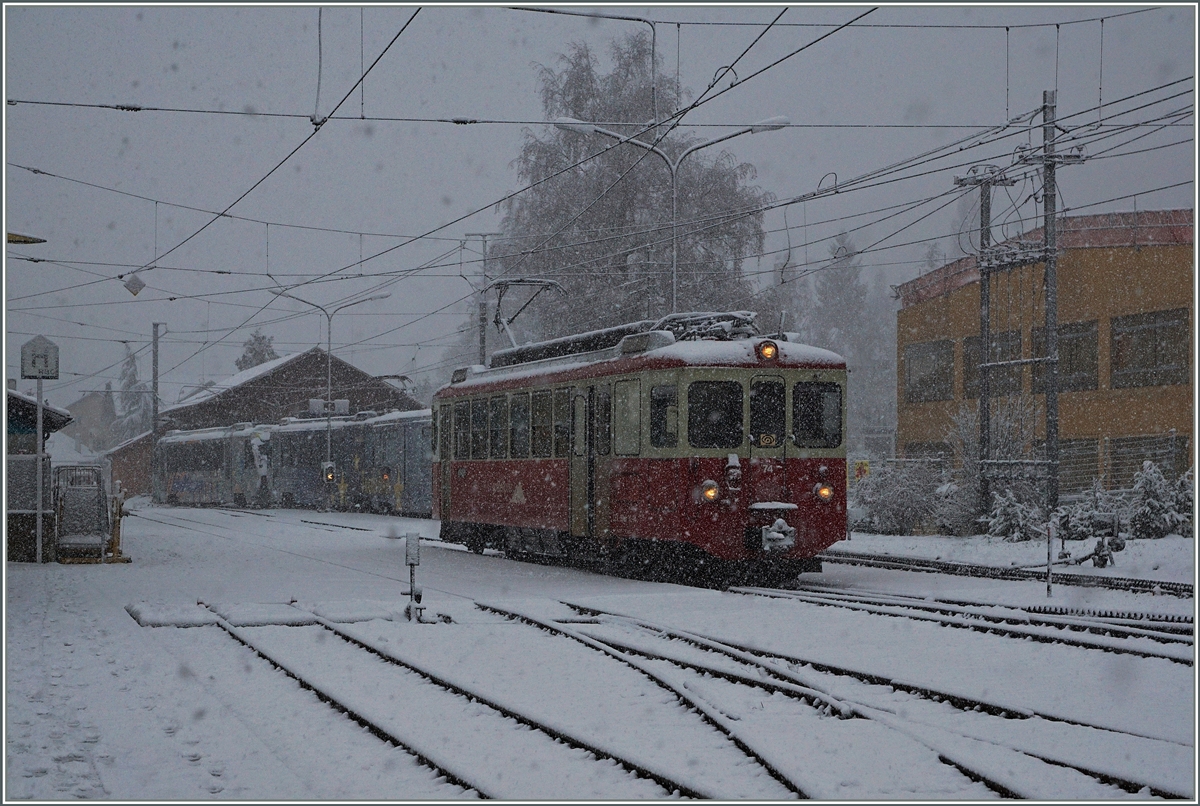 Leicht verspätet kann nun der CEV BDeh 2/4 74 seine Fahrt Richtung Les Pléiades in Angriff nehmen. 
Blonay, den 12. Feb. 2016