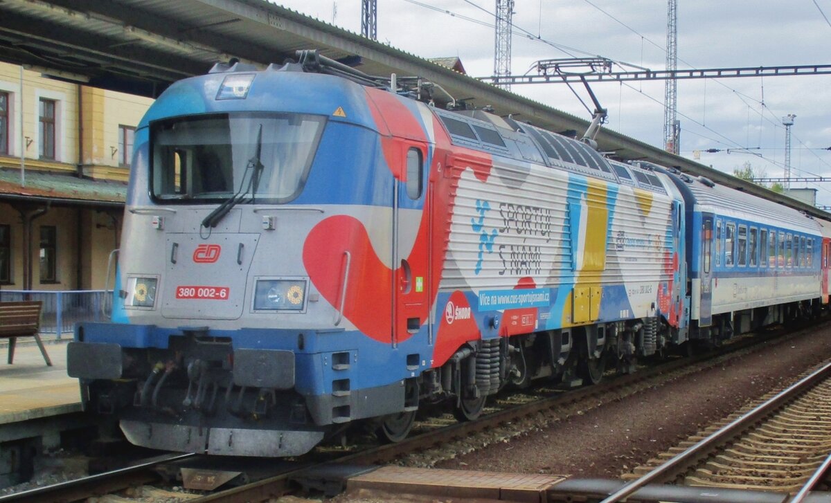 Leider mit Gegenlicht: CD 380 002 steht am 15 September 2017 in Tabor.  Leider mit Gegenlicht: CD 380 002 steht am 15 September 2017 in Tabor.