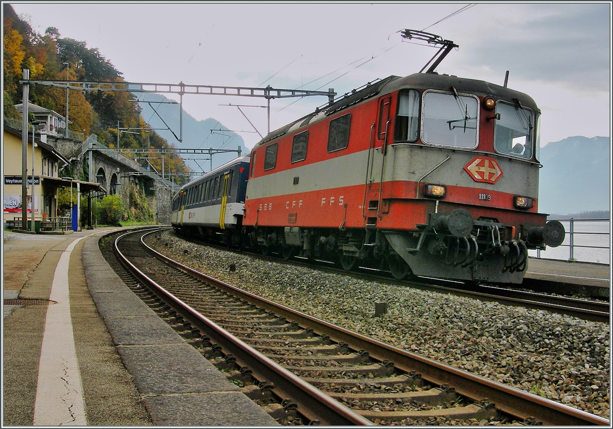 Leider ist die (seltene zu sehnende) Swiss-Express Re 4/4 II 11109 etwas überbelichtet, totzt Bilder-Nachbearbeitung.
Veytaux-Chillon, den 19. Nov. 2006     o