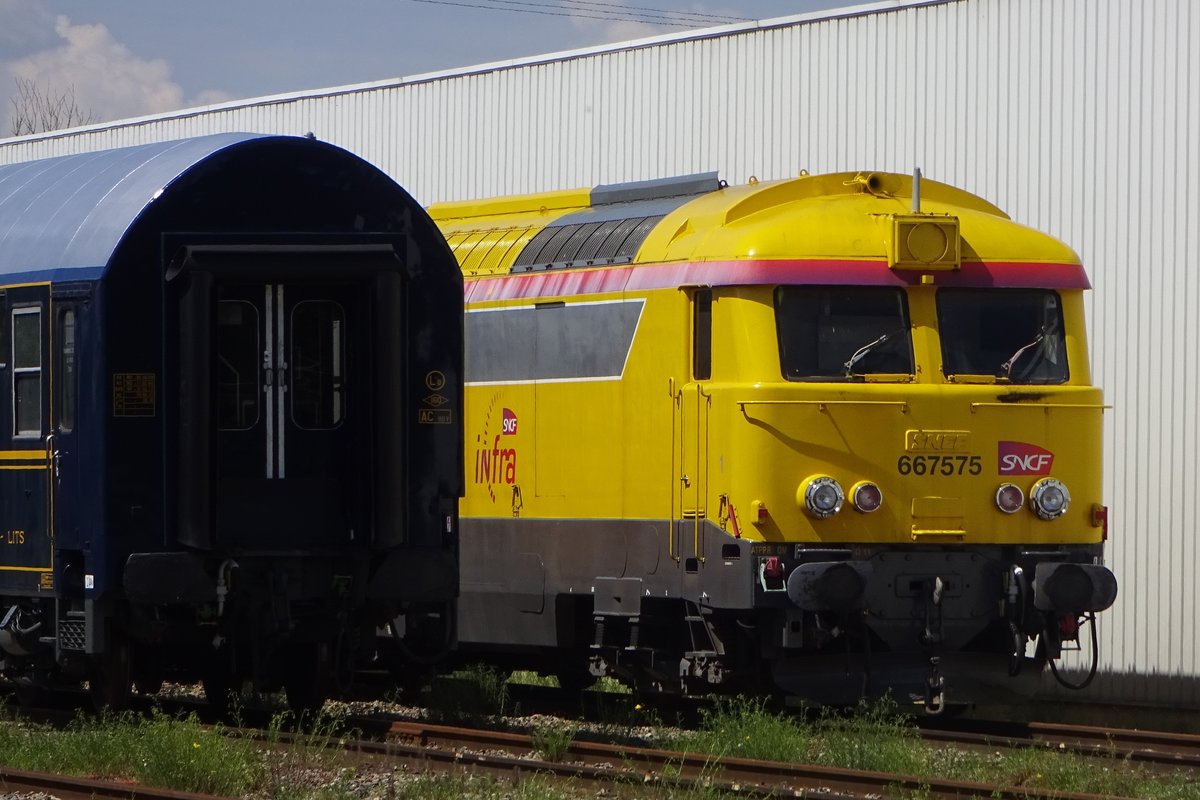 Leider verdeckt abgestellt war 67575 ins Cite du Train in Mulhouse am 30 Mai 2019.