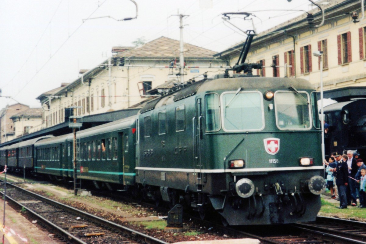 Leider war es am 20 Mai 2006 trbes Wetter, wann 11158 in Domodossola fotografiert wurde.