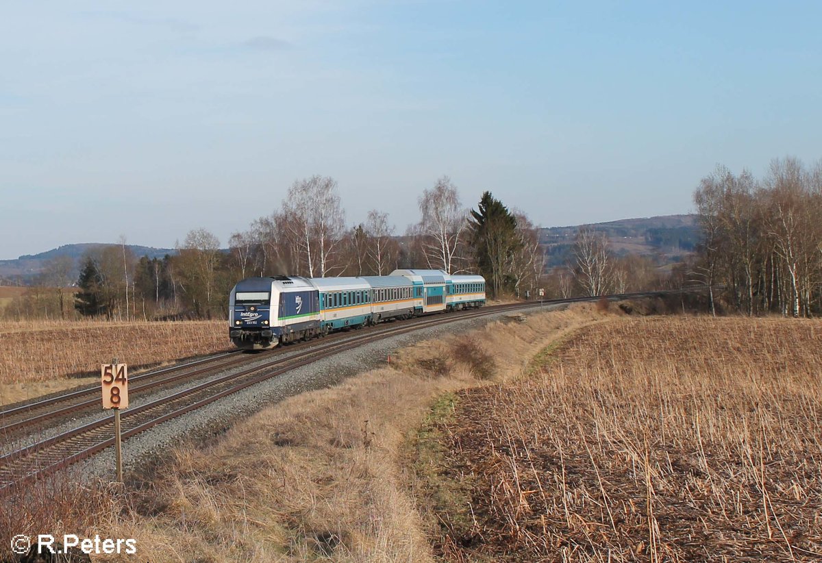 Letzten Einstze von Integro 223 152 am Alex bevor er wieder zurck zu MRB ging. 223 152 zieht den ALX84111 Mnchen - Hof bei Unterthlau. 02.04.18