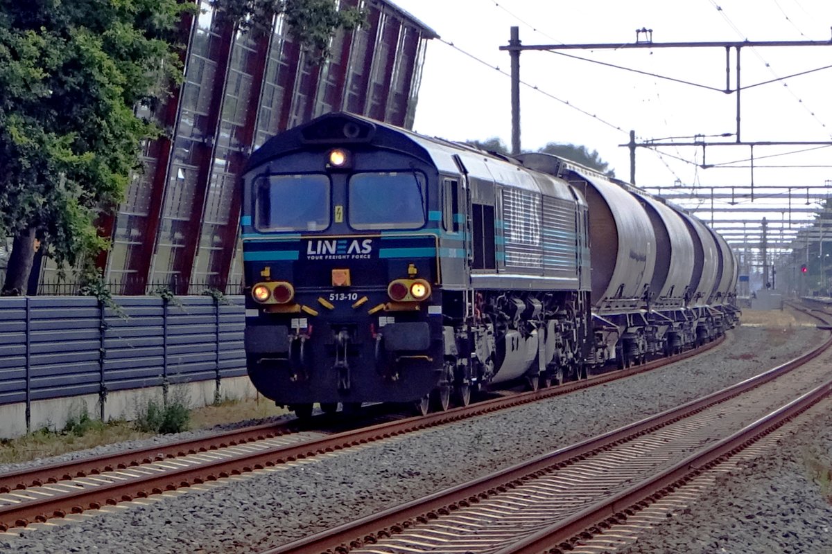 Lineas 513-10 durchfahrt -in leichten gegenlicht- am 17 Juli 2019 Wijchen.