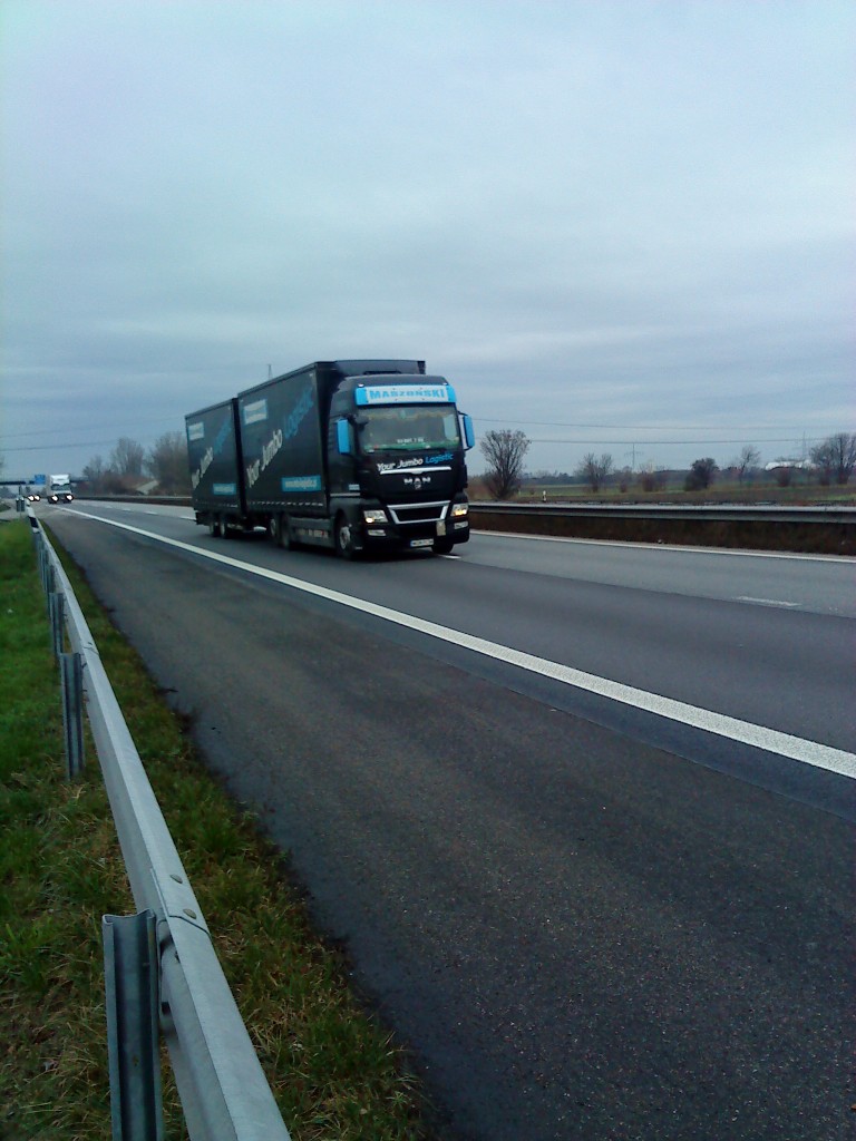 LKW MAN TGX Hngerzug mit Pritsche-Planen-Aufbau der Spedition Masonski gesehen auf der A 61, Hhe Raststtte Dannstadt, am 16.01.2014